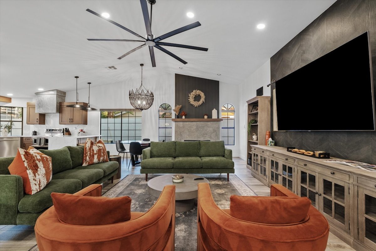 Casa Dulce — designer Scottsdale home with pool and putting green