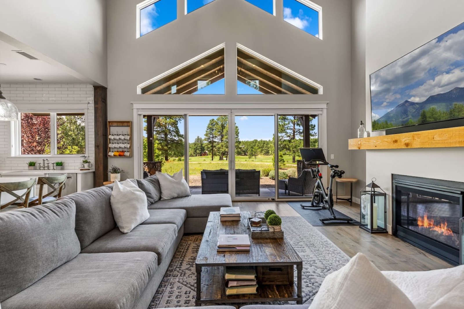 Casa Alta — vaulted great room with walls of glass facing the fairway